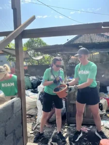 ROAM volunteers working together